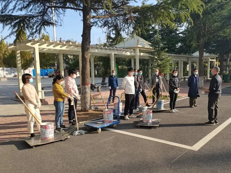 【后勤处】后勤直属党支部开展养护树木，美化校园主题党日活动