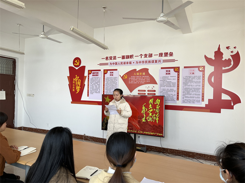 辛娟同志朗读雷锋日记.jpg