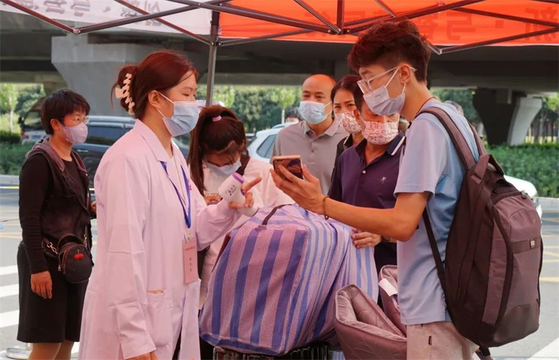 我院郑州高新校区迎来2022级新生报到和2021级学生返校