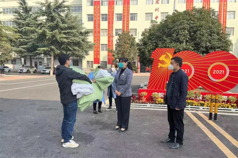 战疫一线送关怀 浓浓情意暖人心