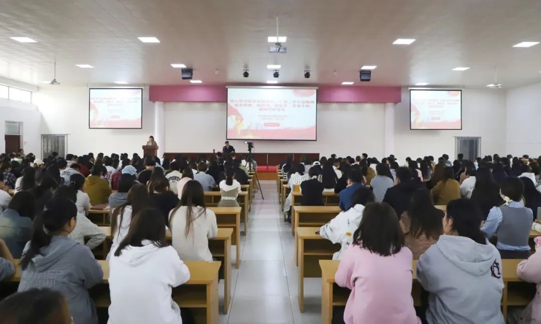 学院党委书记张运克教授为师生讲授专题思政课